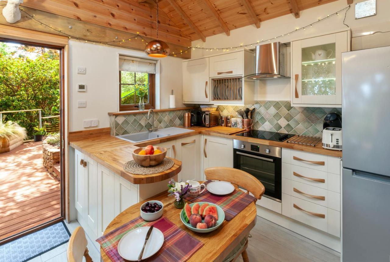 Porthole Log Cabin Майнхед Экстерьер фото