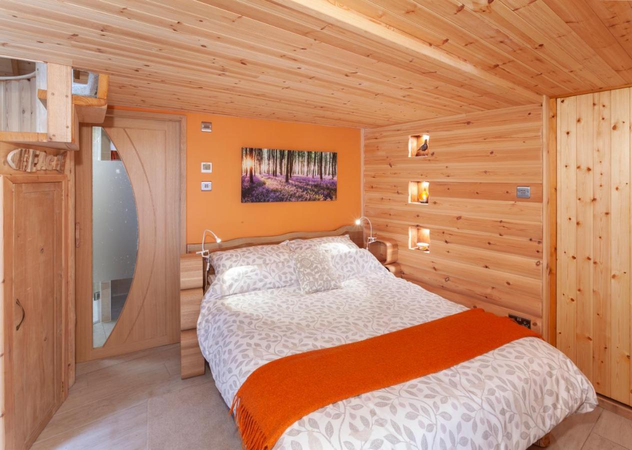 Porthole Log Cabin Майнхед Экстерьер фото