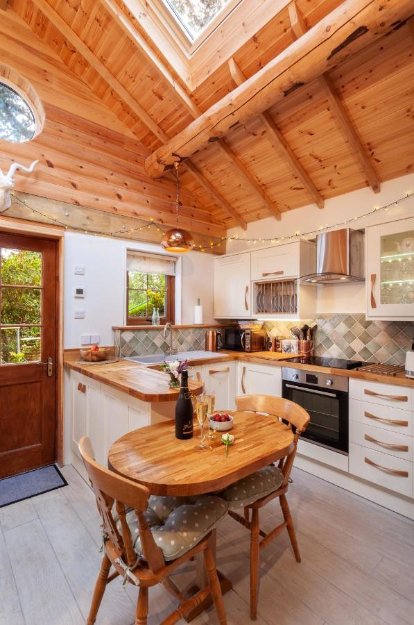 Porthole Log Cabin Майнхед Экстерьер фото